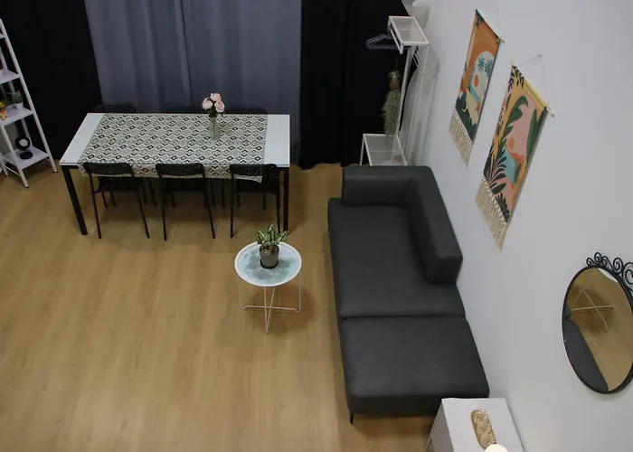 Hongdae - Hongik Uni Station Exit #1 Apartment *